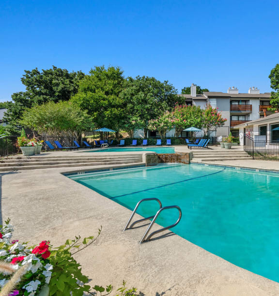 Community Swimming Pool with Pool Furniture at Woodcreek Apartments located in Arlington, TX-WELCOME.