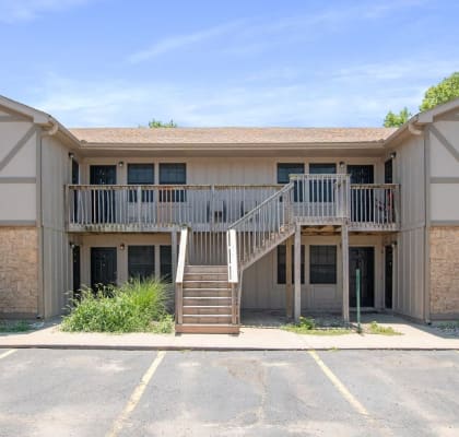 Midland Court Apartments in SHAWNEE KS