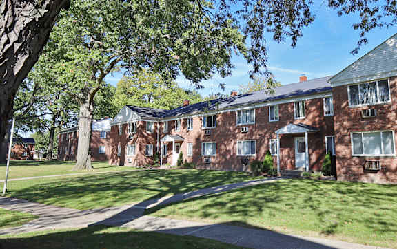 Morgan Park Apartments in Euclid, OH offers a peaceful, park-like setting
