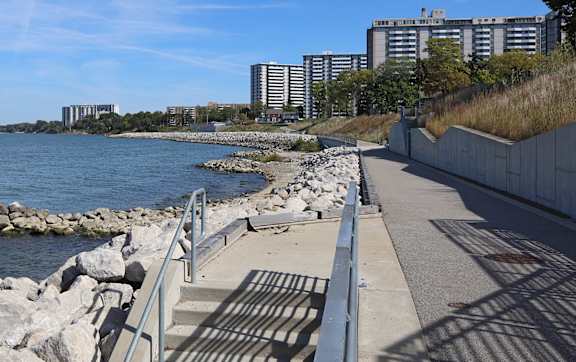 Lakefront Walking Trail at Water's Edge Apartments in Euclid, OH