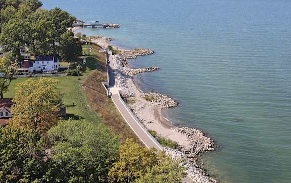 Lakefront Walking Trail at Water's Edge Apartments in Euclid, OH