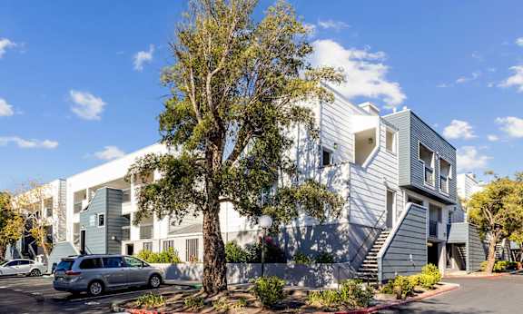 Exterior Building Corner at Hilltop Commons Apartments