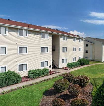 Colonial Ridge Apartments in Colonial Heights, Virginia Exterior and Playground