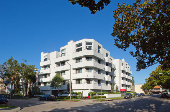 Exterior view of the 805 S Wooster apartment building with balconies and multiple windows.