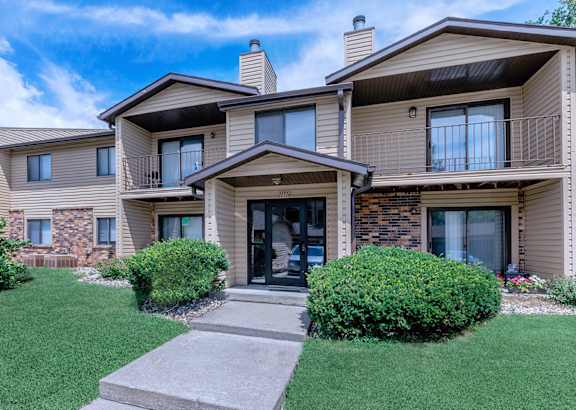 Oakwood Trail Apartments | Apartments in Omaha, NE
