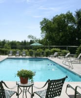 additional photo for property listing at chic digs with room to stretch out in the village 22 car
