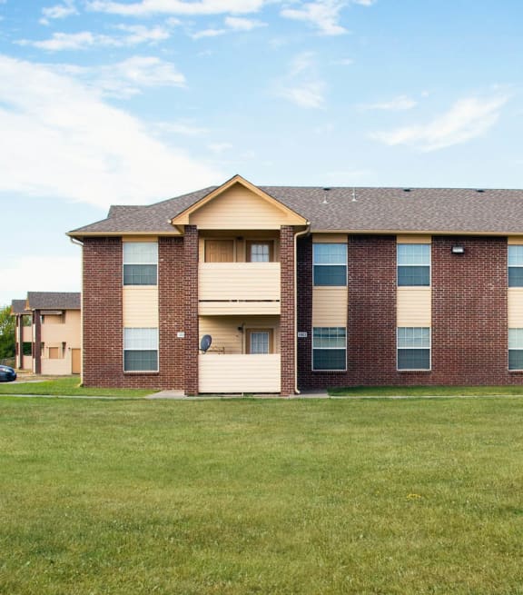 Dominium_Cathy's Pointe_Apartment Building Exterior_Main