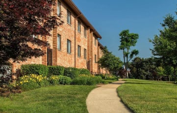 Green Space Walking Trails at Rose Hill Apartments in VA