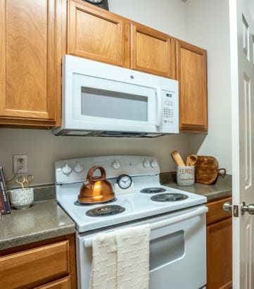 Dominium_Stoneridge Apartments_Model Apartment Home Kitchen_Main