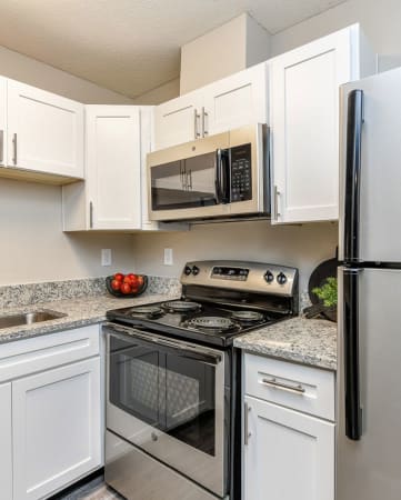 Kitchen at 15Seventy Chesterfield Apartment Homes, Chesterfield, MO 63017