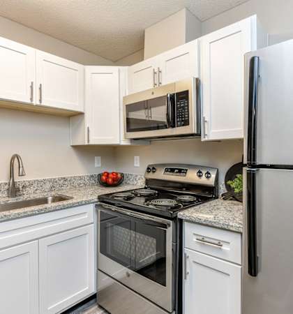 Kitchen at 15Seventy Chesterfield Apartment Homes, Chesterfield, MO 63017