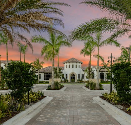 Courtyard View at Palm Ranch Luxury Apartments in Davie, FL