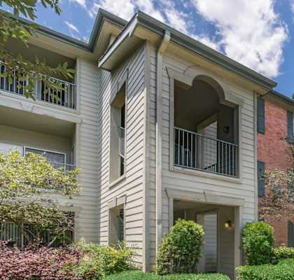 Live Oaks Apartments