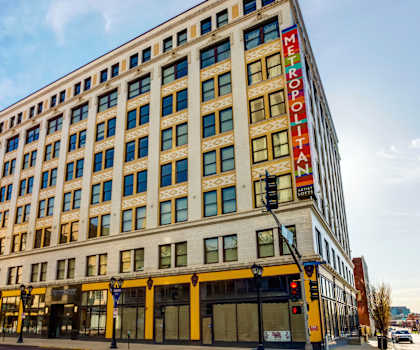 Metropolitan_Property Exterior
