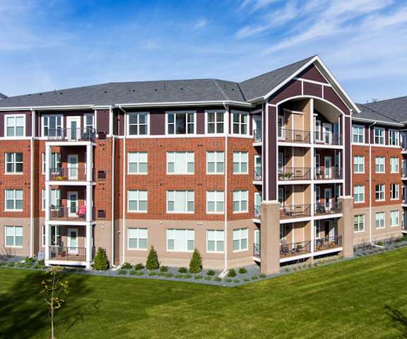 Exterior Green Space at The Legends of Woodbury 55+ Apartments, Woodbury, MN 55129