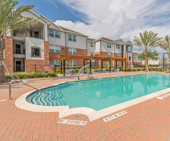 Sparkling Pool at Vermillion Apartments, Houston, TX 77021
