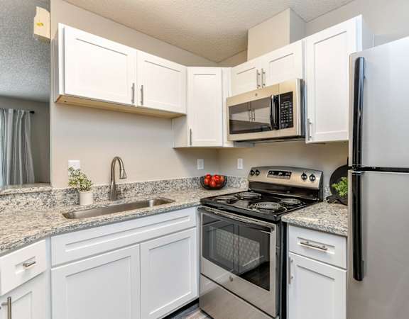 Kitchen at 15Seventy Chesterfield Apartment Homes, Chesterfield, MO 63017