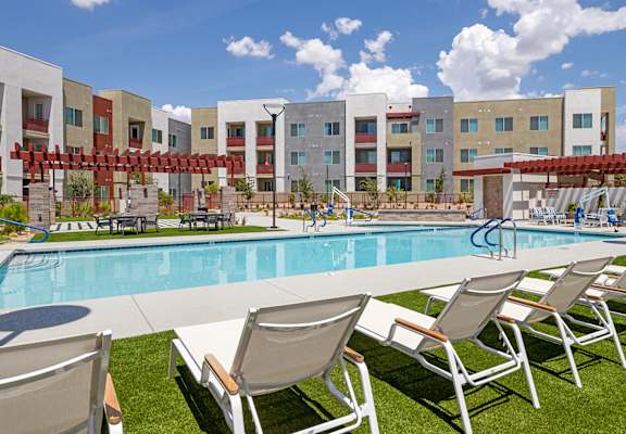 Dominium_Solstice of Mesa_Exterior Swimming Pool_Main