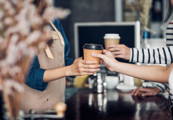 hands holding coffee cups