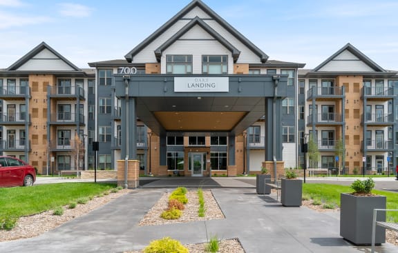 Exterior Building at Oaks Landing 55+ Apartments, New Brighton, MN 55112