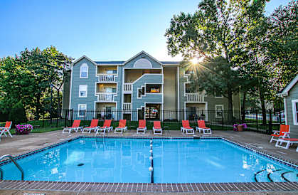 swimming pool at southpointe apartments