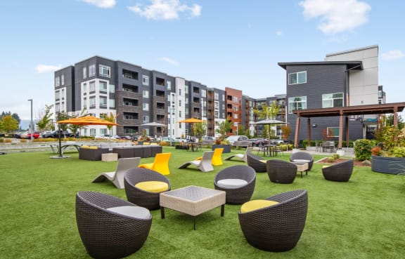 picnic tables and outdoor seating at Discovery West Apartments in Issaquah, WA 