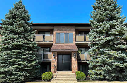 Trees And Exterior  at Colonial Village, Crescent Springs, KY, 41017