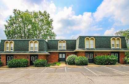 Apartment & Townhomes For Rent in Ballwin, MO