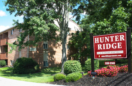 a picture of the hunter ridge apartments sign at Hunter Ridge Apartments, Ohio, 45244