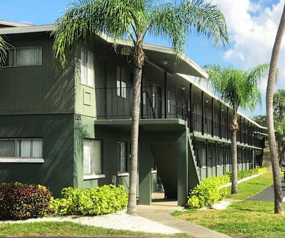 well-kept exterior of apartment building at Bellasol in Sarasota