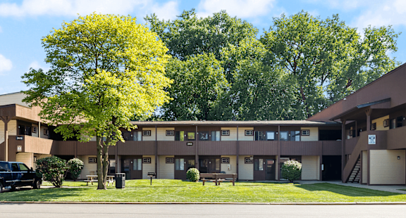 the building where the motel is located