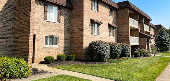 Exquisite Exterior at Crestbrook Apartments & Townhomes, Kentucky