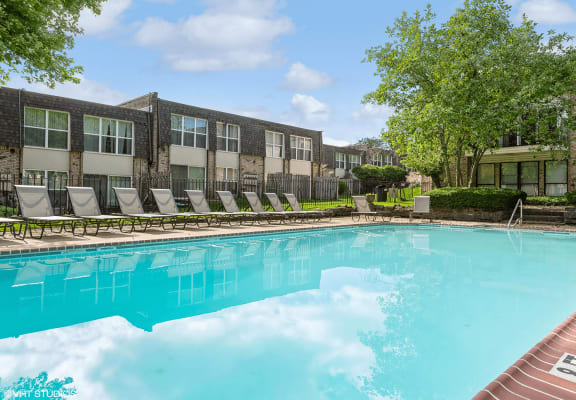 swimming pool at Carriage Hill Apartments
