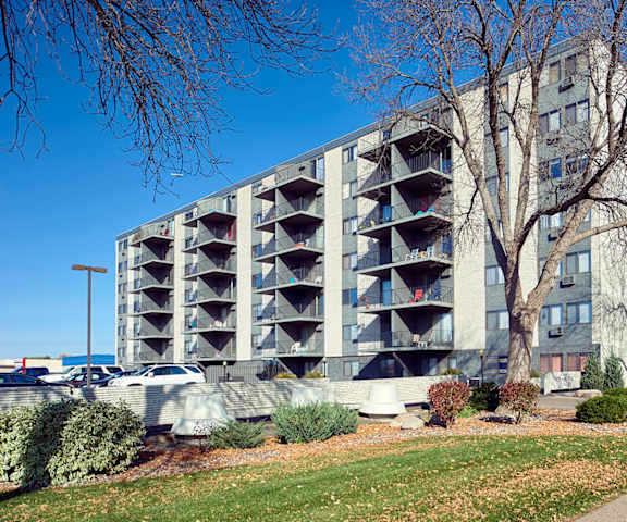 Property Exterior at Cambridge Towers Apartments, Hopkins
