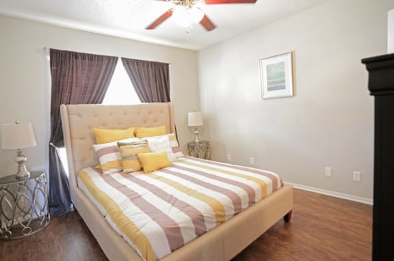 brandon-oaks-bedroom