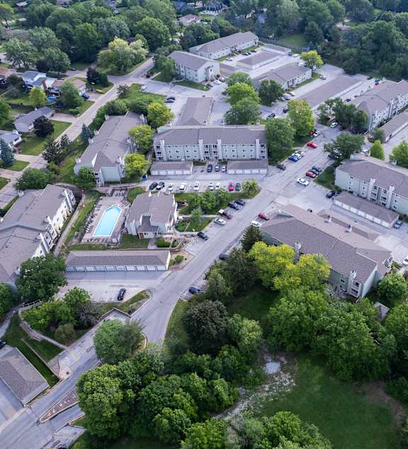 Dining And Kitchen at Winding Hills Apartments, Davenport, IA