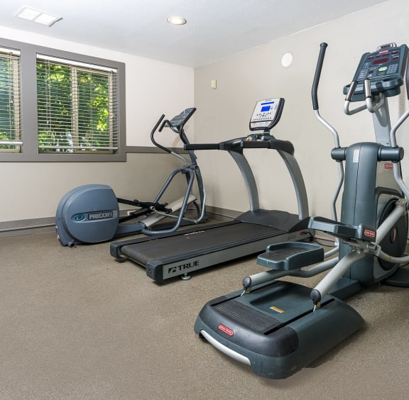 Equipped Gym at Copper Ridge Apartments, Renton, WA 98055