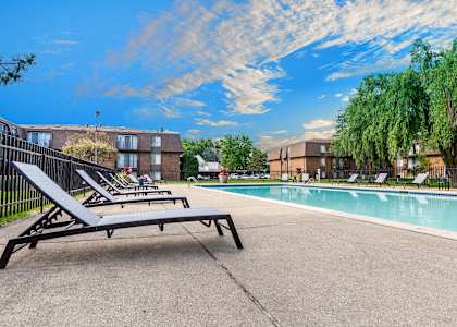 Poolside at Drawbridge East Apartments, Harrison Township