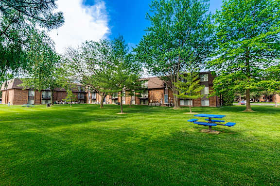 Courtyard view at Drawbridge Apartments, Michigan 48045