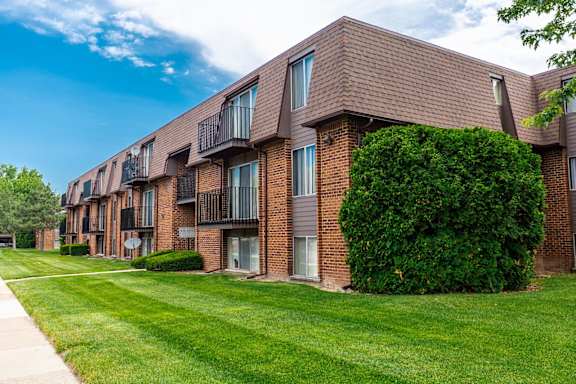Drawbridge Apartments Exterior, Harrison Township, MI 48045