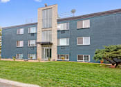 Thumbnail 1 of 6 - Lush Green Landscape at Stratford Plaza South, Denver