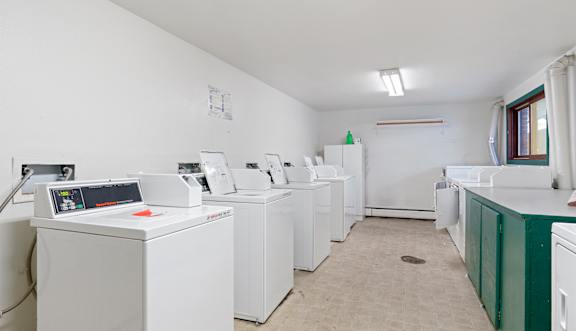 a laundry room with washers and dryers at ReNew End Street, Alaska, 99577