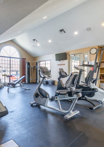 Fitness Center  at Highland Park Apartment Homes, Kansas, 66214
