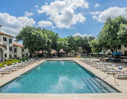 the swimming pool at the resort at governors crossing