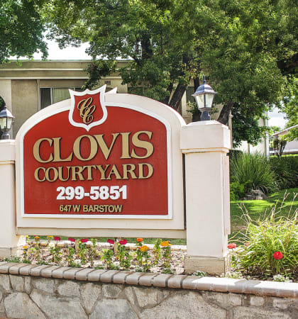 Clovis Courtyard Monument Sign