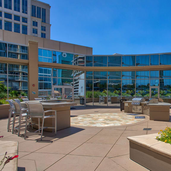 Apartments for Rent in Uptown Dallas Glass House by Windsor