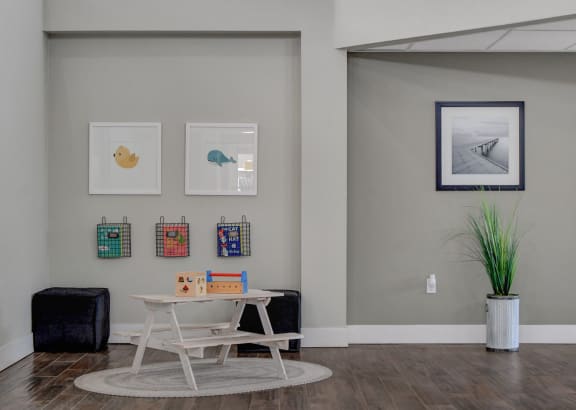 A living room with a white table and a plant in a white pot. at Maryland Villas Apartments, Nevada