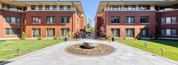 courtyard with a fountain and greenary  at Oak Park City, Oak Park, IL 60301