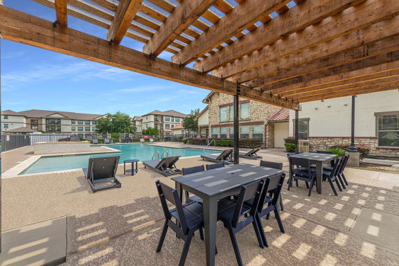 Pergola Sitting Areaat The Portofino 55+ Apartments, Pasadena, TX