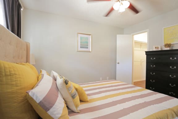 brandon-oaks-bedroom